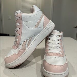 Excellent condition Kids size 5 Reebok Sneakers Pink & White fits women size 7.5